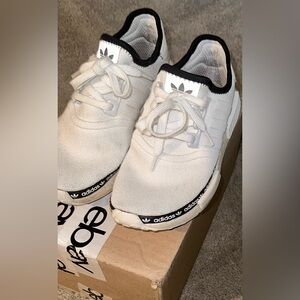 Woman’s white&black adidas